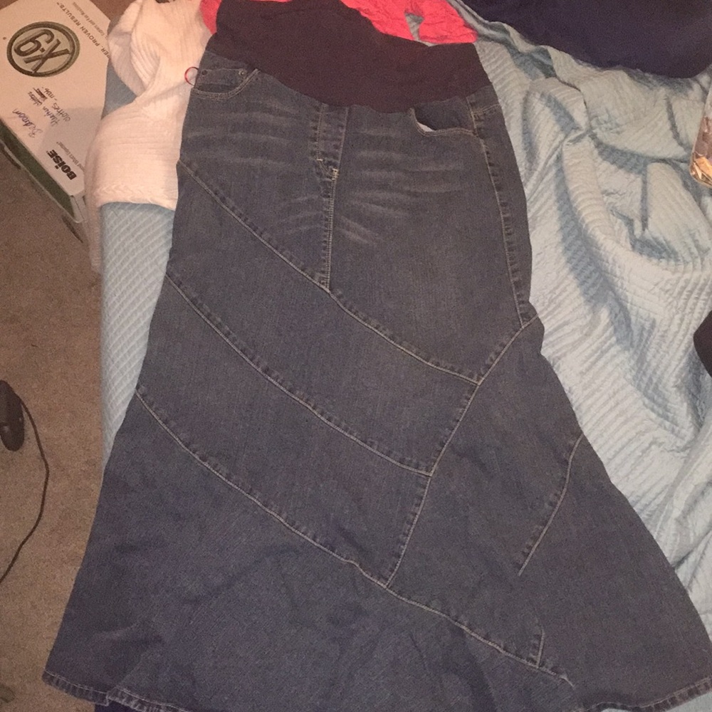 Large motherhood maternity denim skirt